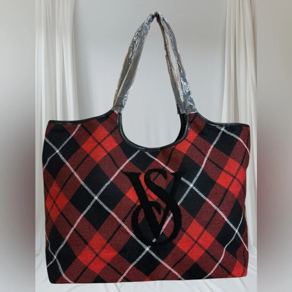 Victoria’s Secret Holiday Red and Black Plaid Tote Bag NWT - Picture 1 of 7